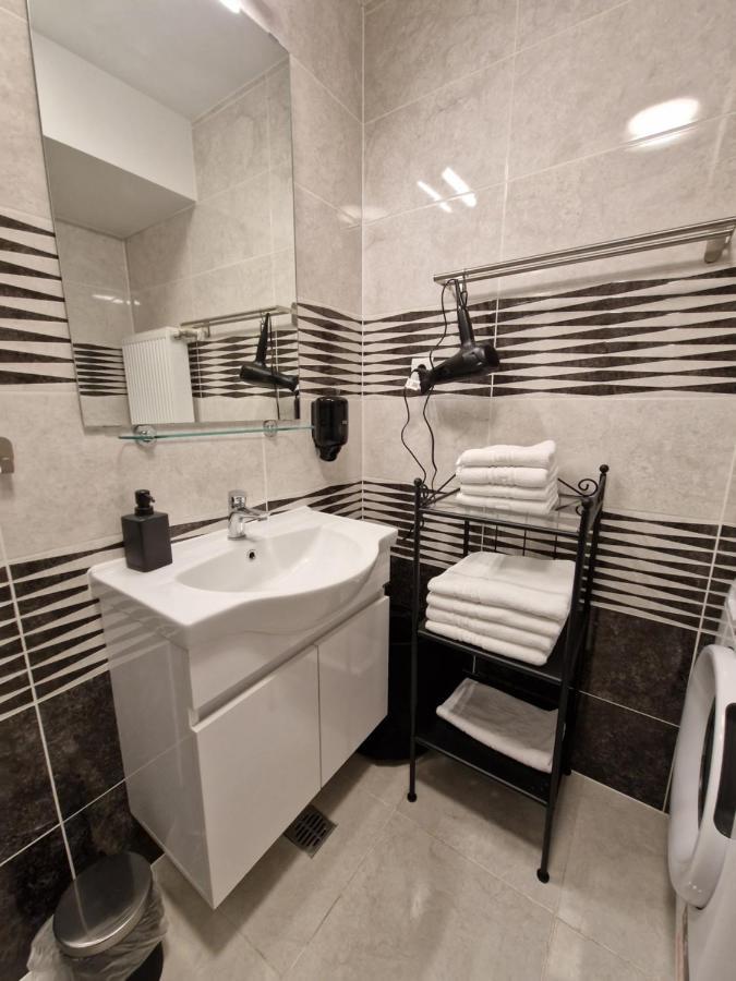 Golden Airport Residence Otopeni Luaran gambar
